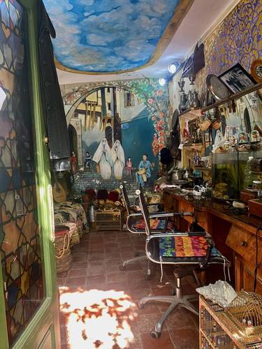 A shop where you could get dressed in traditional Algerian “costume” and be photographed.