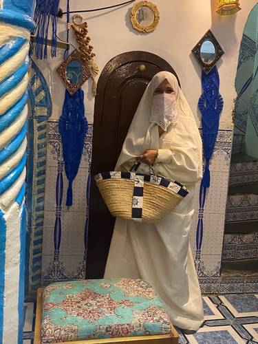 Conservative/traditional dress for some  unmarried Muslim women in public.