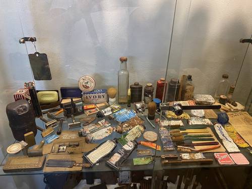 A variety of personal items soldiers (not on the front) routinely carried. On the frontlines, soldiers carried mostly ammunition, shovels to dig foxholes, canteens, and mess kits - just the essentials.