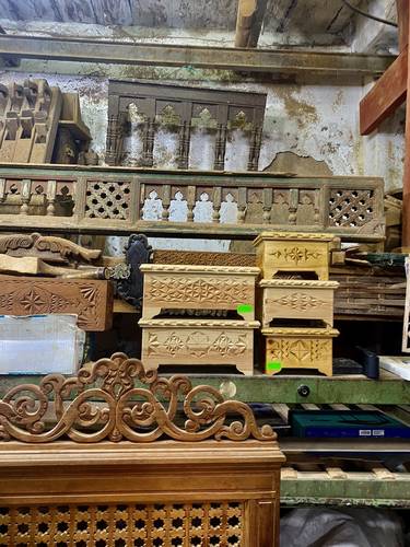 The wide variety of beautiful wooden goods in this artisan's inventory.