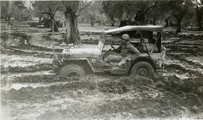 Winter 1943/44, Italy: Typical scene of the muddy conditions in Italy slowing down the progress of the 34th Infantry Division