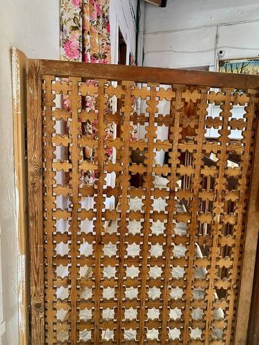 The beauty of this wooden hand carved screen was extraordinary.