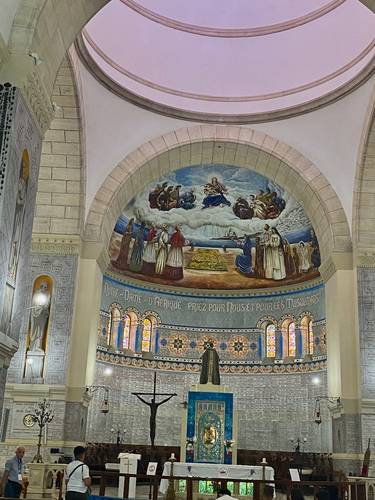 After 14 years of construction, the basilica opened in 1872, sporting neo-Byzantine architecture. 